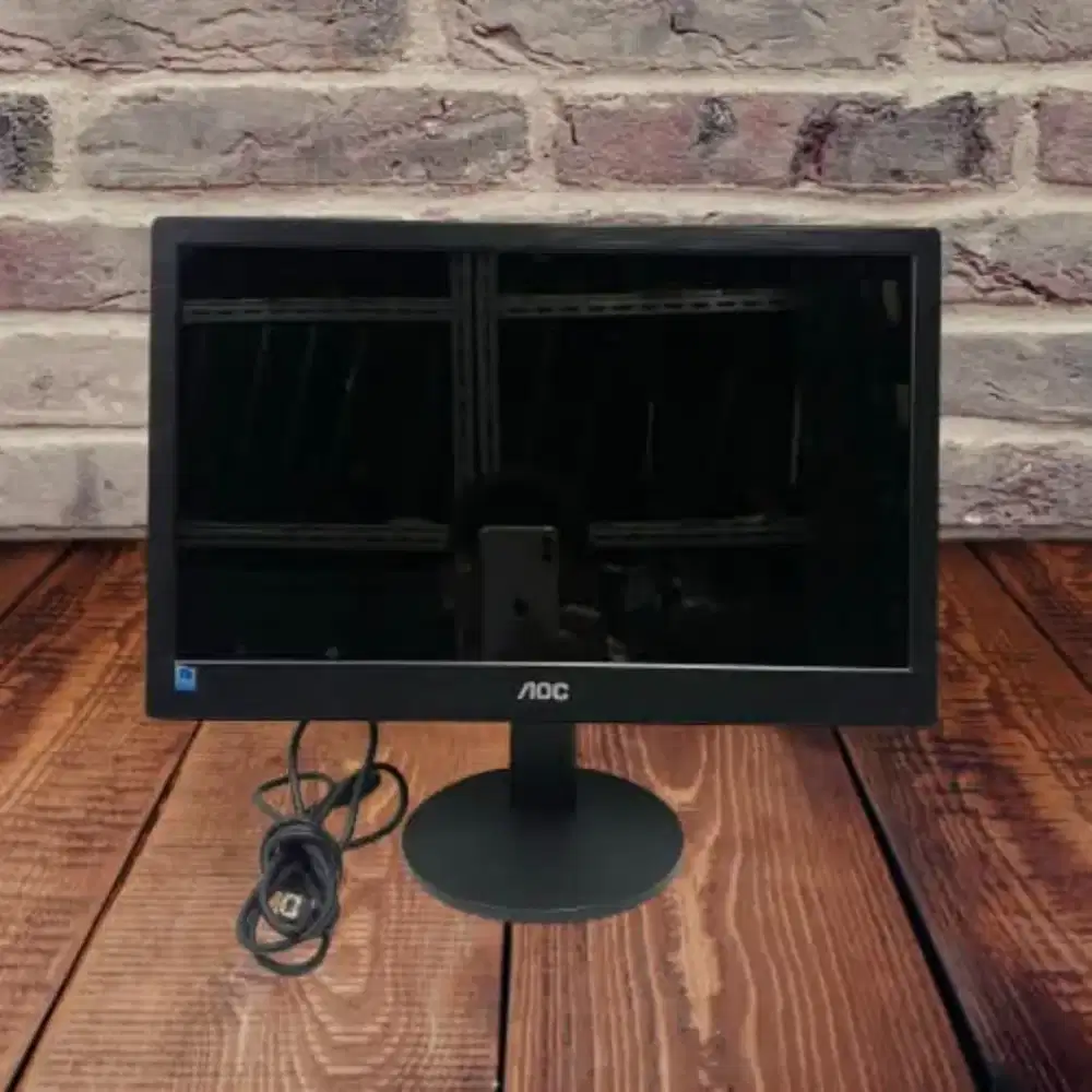 Monitor 16 Inch — Tampilan jernih, desain compact