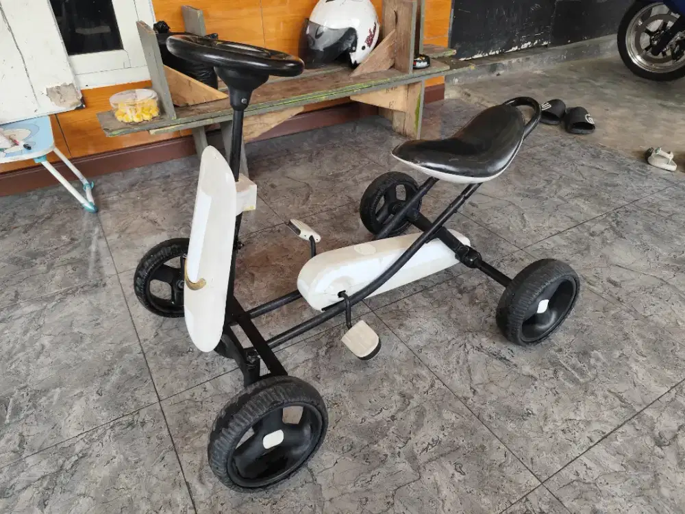 Sepeda mobil anak