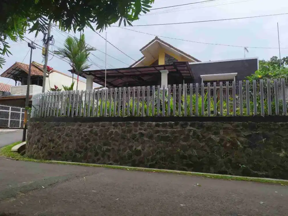 Dijual Rumah Siap Huni Daerah Dago Dekat Ke ITB
