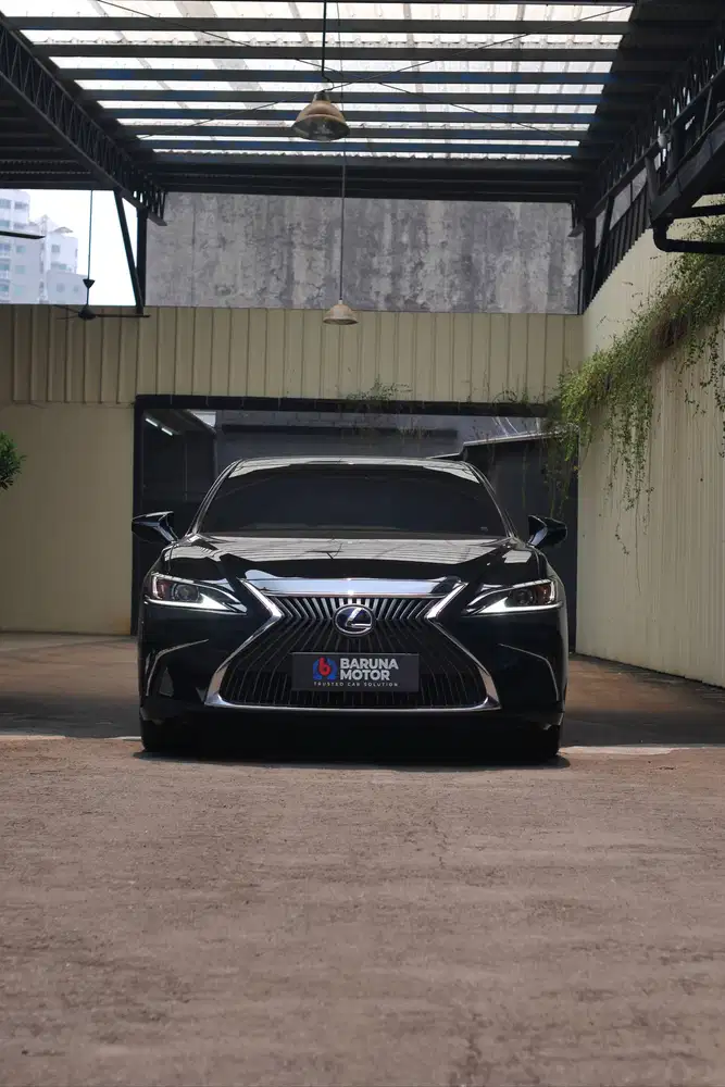 [ KILOMETER ANTIK ] LEXUS ES300H ULTRA LUXURY 2019