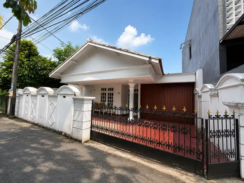 Dijual rumah dengan lokasi strategis, di Jl.Haji Basyar, Jaticempaka, Pondok gede, Bekasi