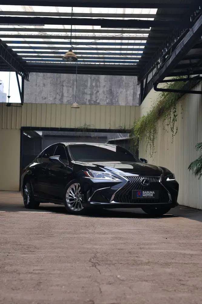 [ KILOMETER 5RB ] LEXUS ES300H ULTRA LUXURY 2019