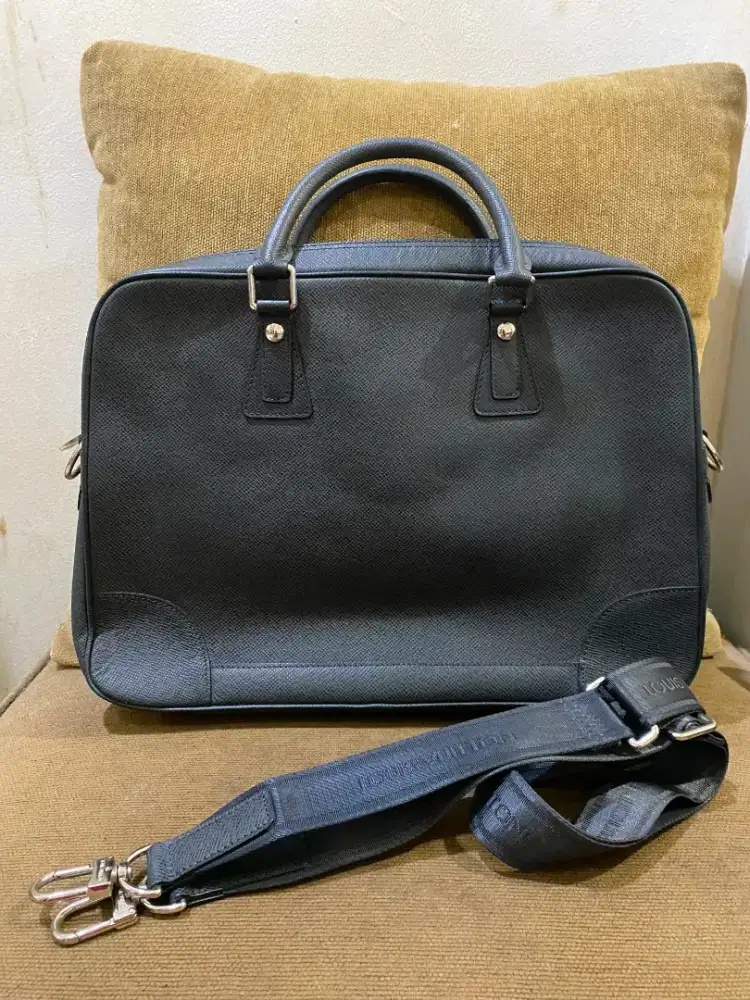 Briefcase laptop tas kerja louis vuitton taiga leather good quality
