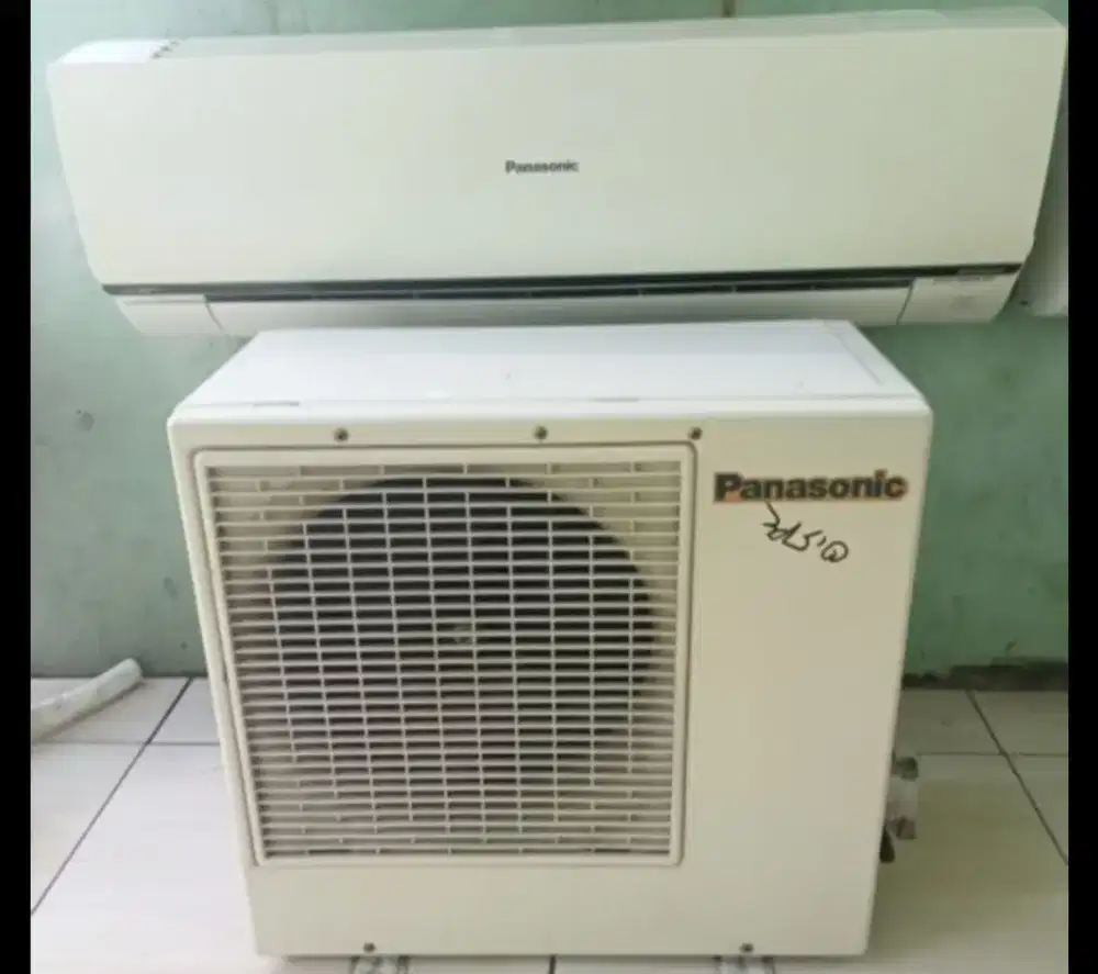 Jual ac Panasonic 1/2 pk  lowatt  320 watt irit kondisi 95% ori semu