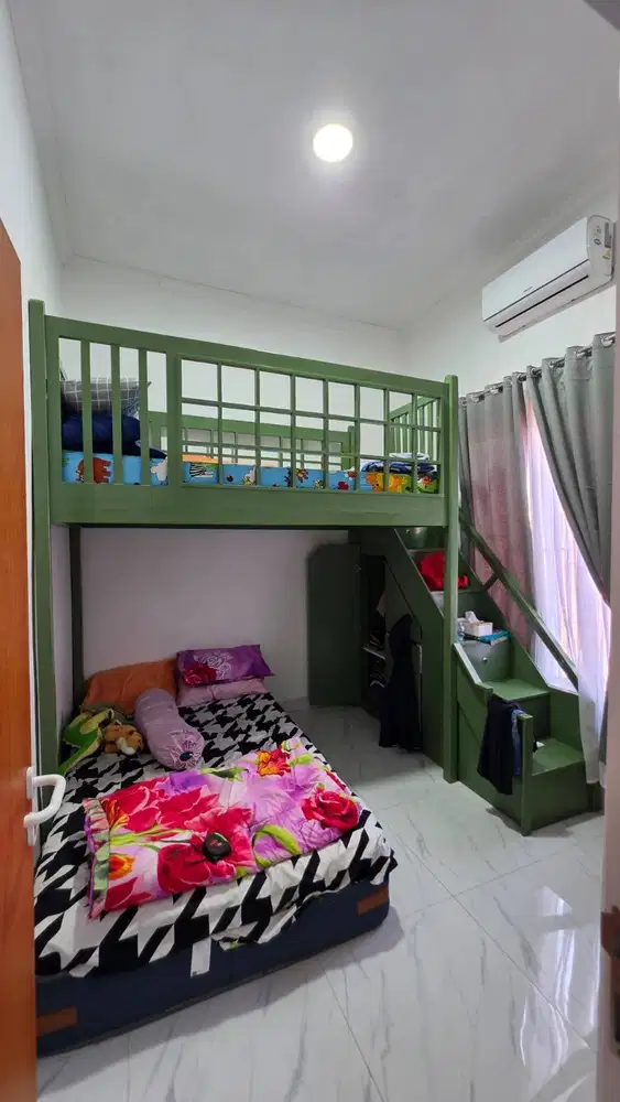 loftbed tempat tidur tingkat dilengkapi lemari
