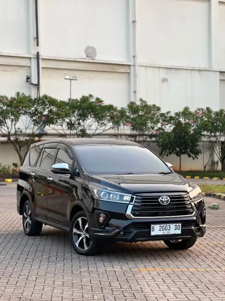 Innova Venturer Diesel AT 2021 Hitam