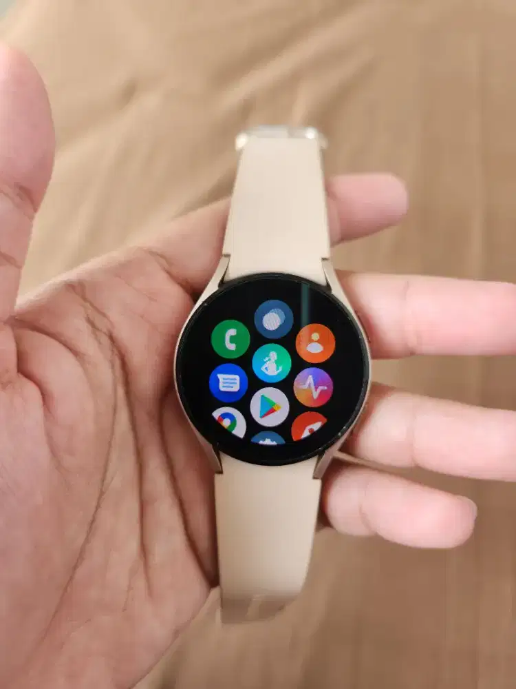 Samsung Galaxy Watch 4 40mm smartwatch charger only mulus pemakaian