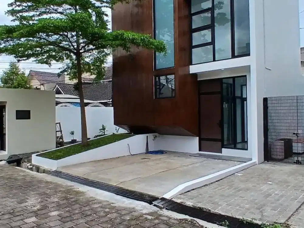 Rumah 3 Lantai di Antapani Bandung dengan kolam Renang Mini Pribadi dijual MURAH