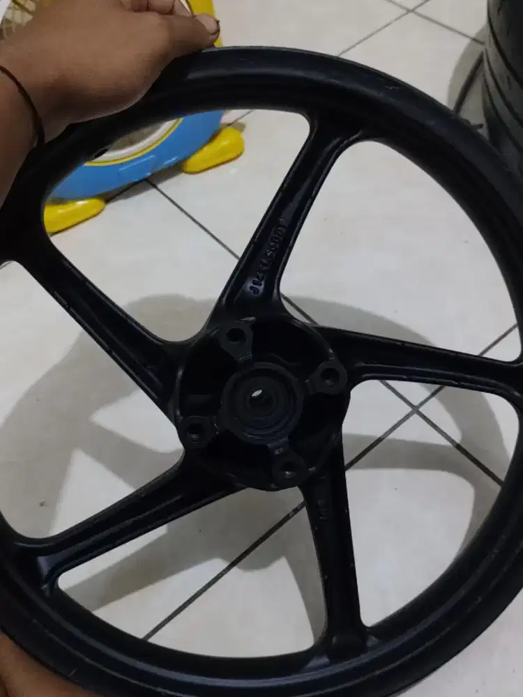 Velg depan beat karbu original