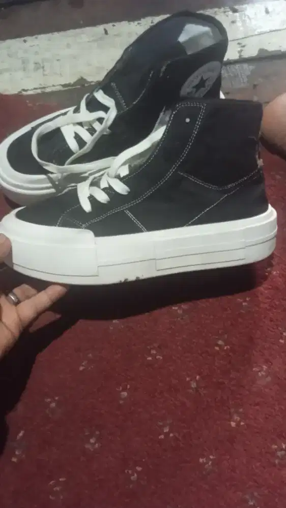 Converse no 43 Masih hanyar sekali pakai ja.. Lain sepatu buruk..