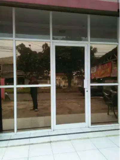 Kaca film rumah. Kacafilm gedung. Kacafilm jendela Pabrik Kantor Cafe