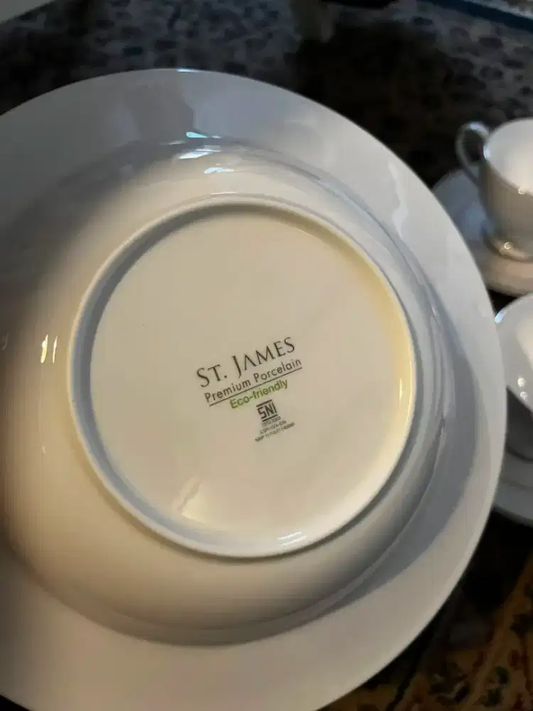 Peralatan makan S James