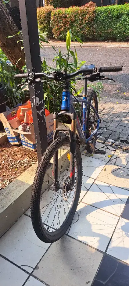 Sepeda Sport merk Detroit bersni