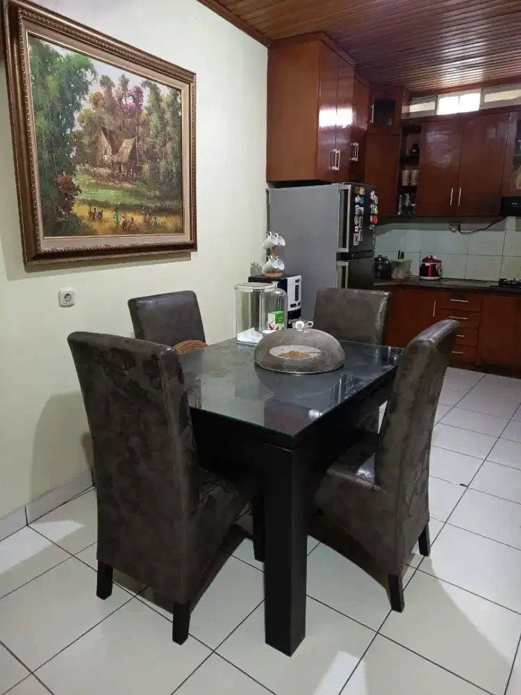Dijual meja makan 4 kursi