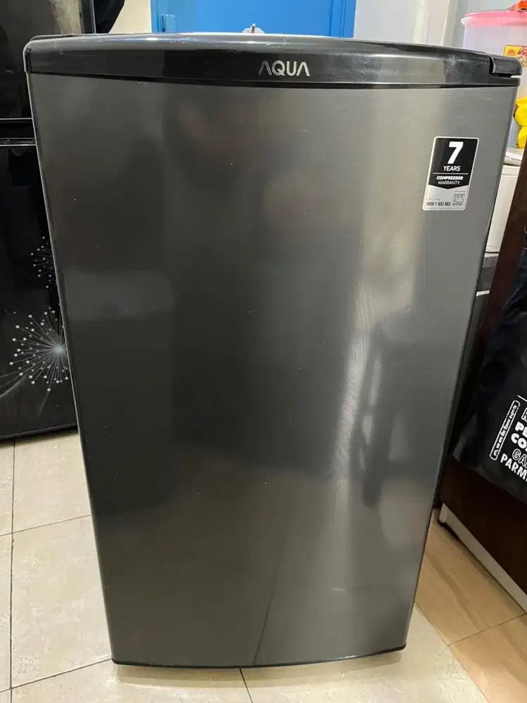 Kulkas Freezer AQUA AQF-S4