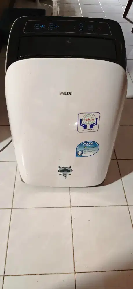 DIJUAL AC PORTABLE MERK AUX 1 PK SECOND