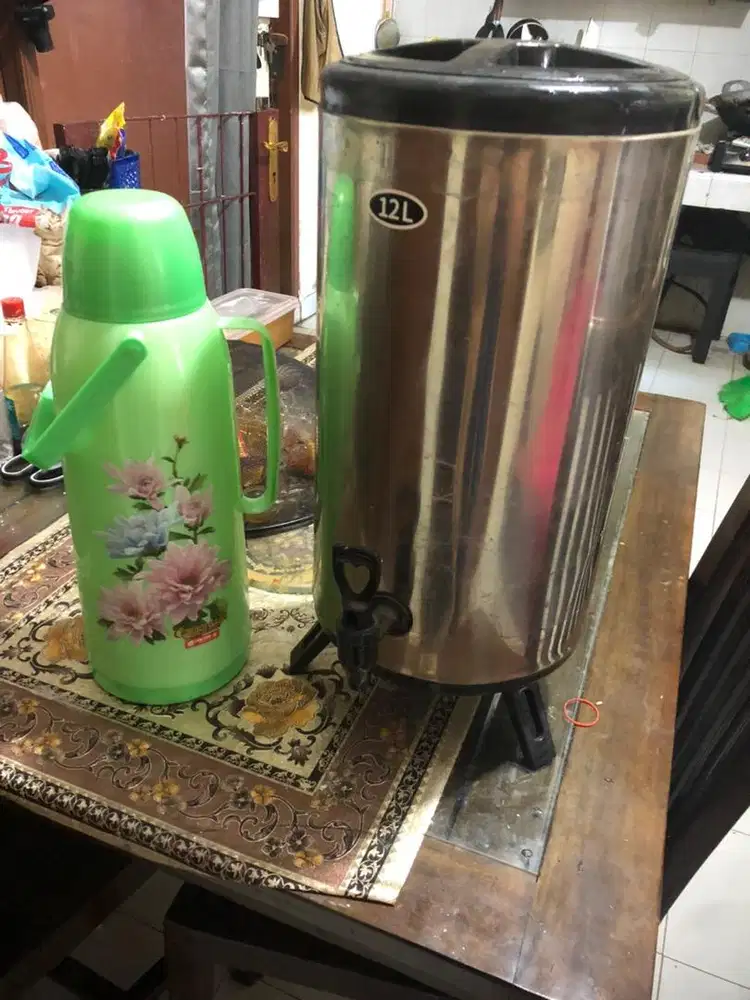 Termos ukuran 12 liter dan termos air panas