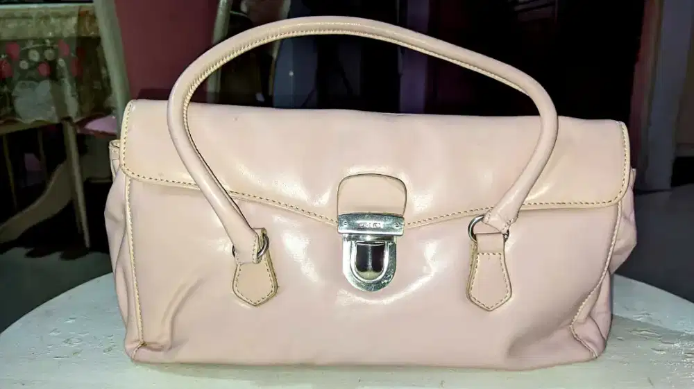 Tas wanita prada vitello