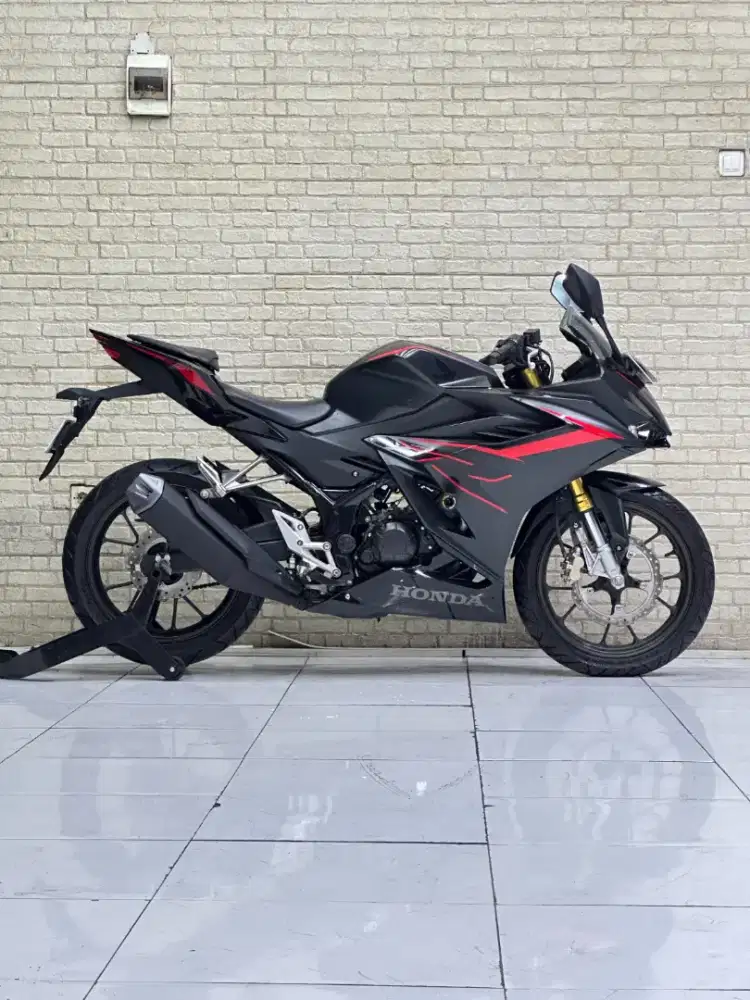 ODO 10RB‼️ Honda CBR 150R 2021 Matte Black Simpanan - Mustika motor