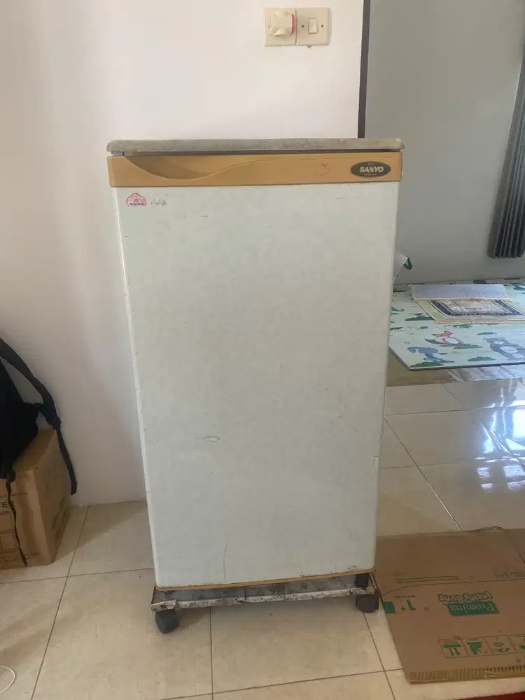 DIJUAL CEPAT KULKAS SANYO NO MINUS