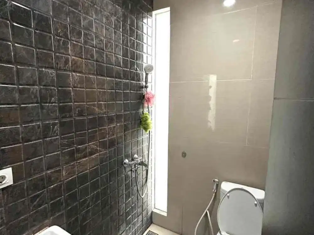 Rumah 3 Lantai Wemi Furnish di CBD Citra Grand Cibubur Jakarta Timur