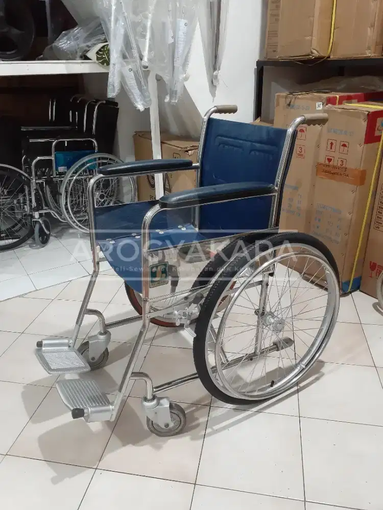 Kursi roda standart bekas