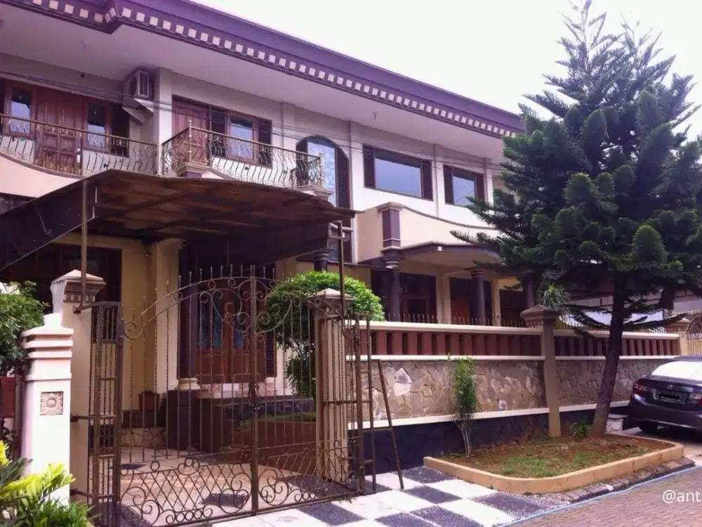Rumah 2 Lantai Nyaman & Luas dengan 5 Kamar Tidur di Bukit Raya Bogor
