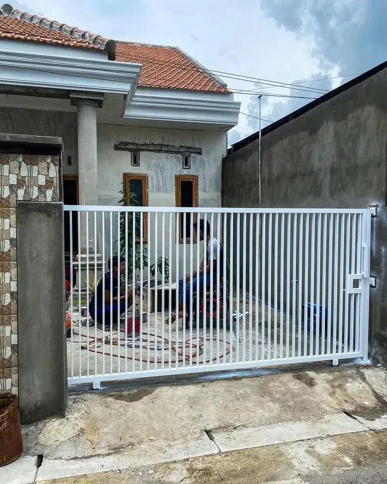 Pintu pagar rumah dorong model minimalis