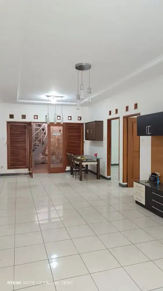 Dijual rumah luas dan nyaman murah di komp Kopo Permai Bandung