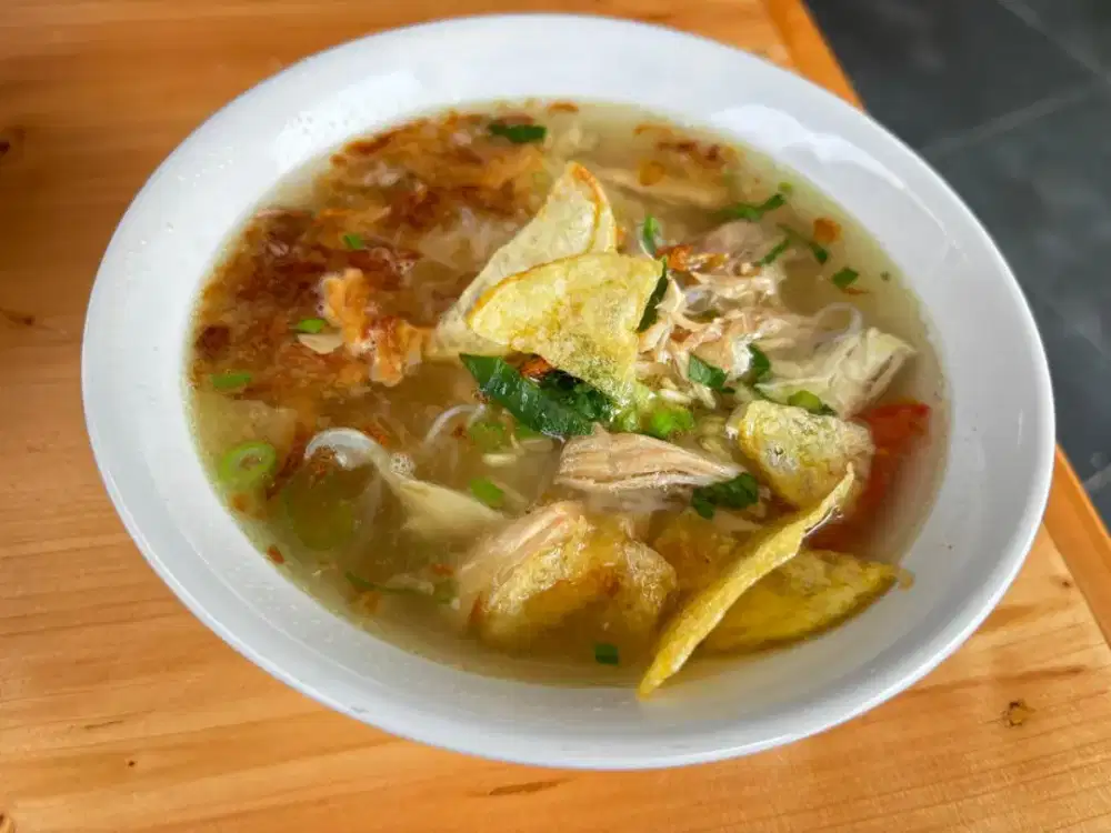 Lowongan kerja resto cabang baru, pria dan wanita umur 19 - 23 tahun.