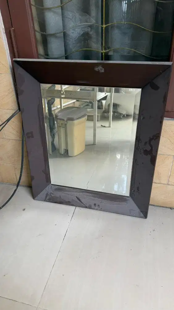 kaca dengan frame