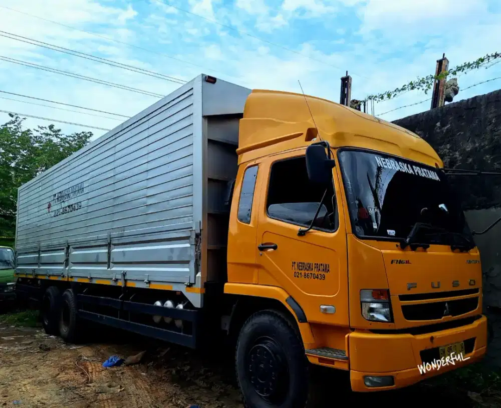 Mitsubishi Fuso 270PS Tronton6×2 Wingbox 9.8m BioSolar Hino Lohan GiGa