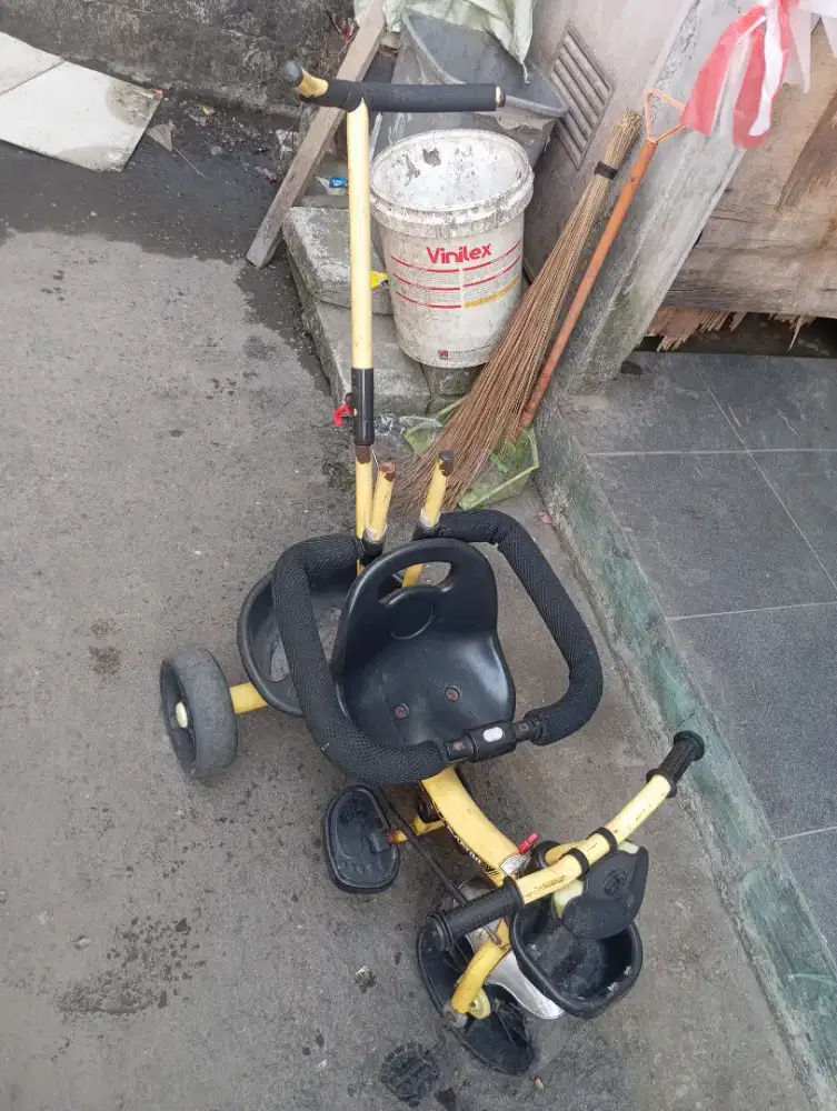Di jual cepat sepeda anak roda 3