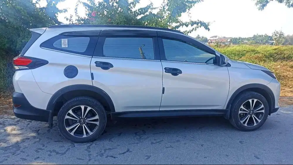 Daihatsu Terios R 1.5 AT 2022 Silver – KM 50 Ribu