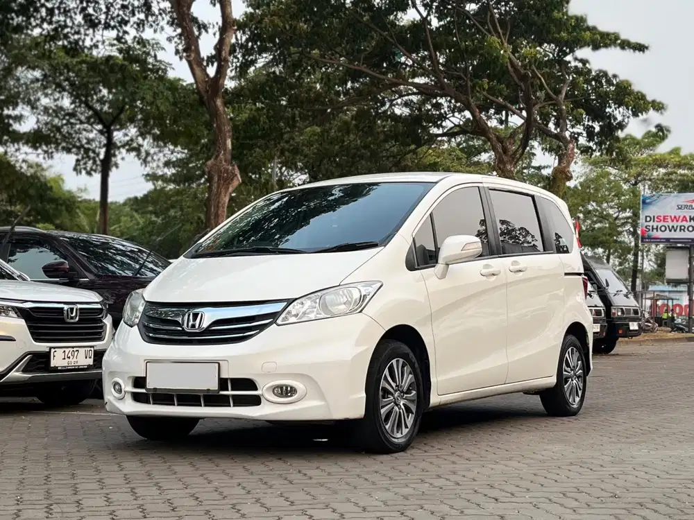 DP 20JT // 2015 HONDA FREED S 1.5 AT MATIC
