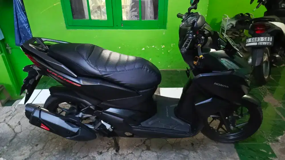 Vario 160 CBS Hitam Dove