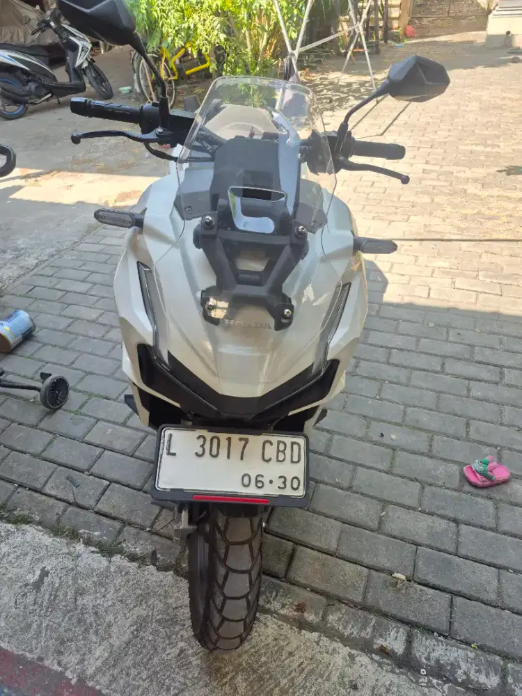 Honda Adv 160 CBS putih kilometer rendah