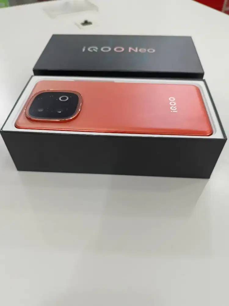 vivo iQoo neo 10 8/256 ,belum pernah bongkar,no minus,fulset,mulus