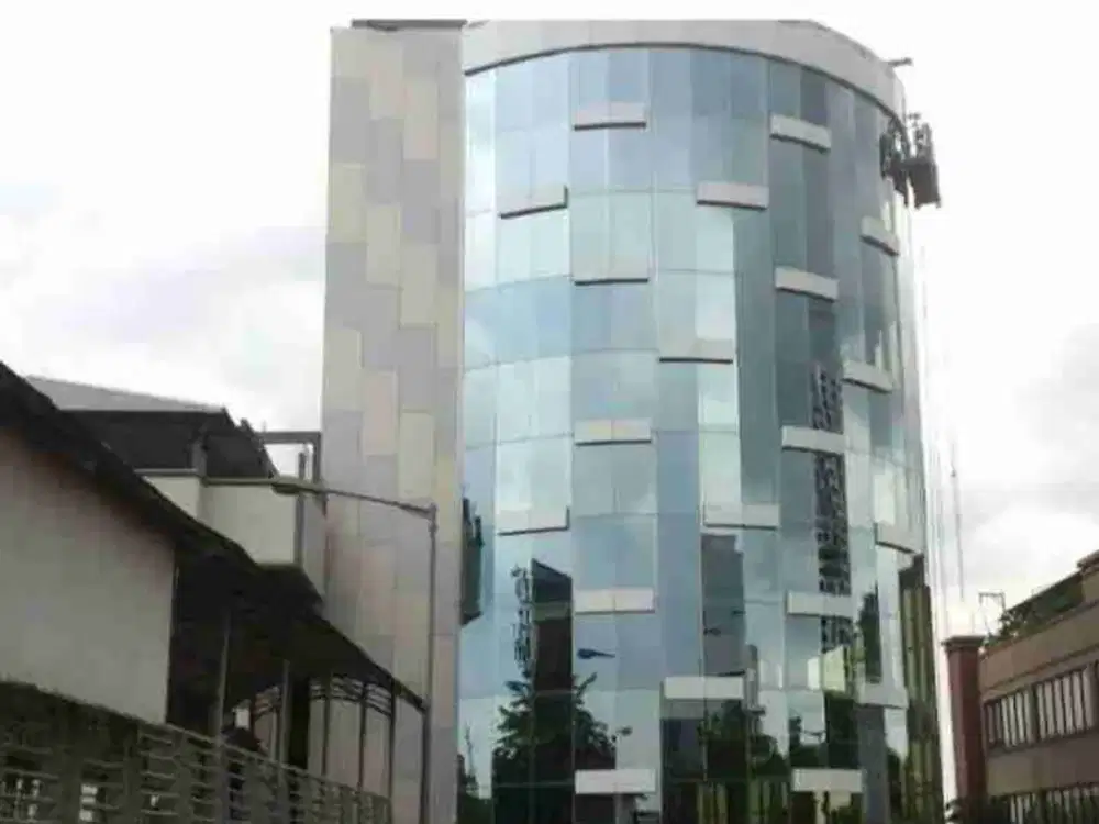Dijual GEDUNG  7 lantai di Mampang Prapatan  Jakarta Selatan.