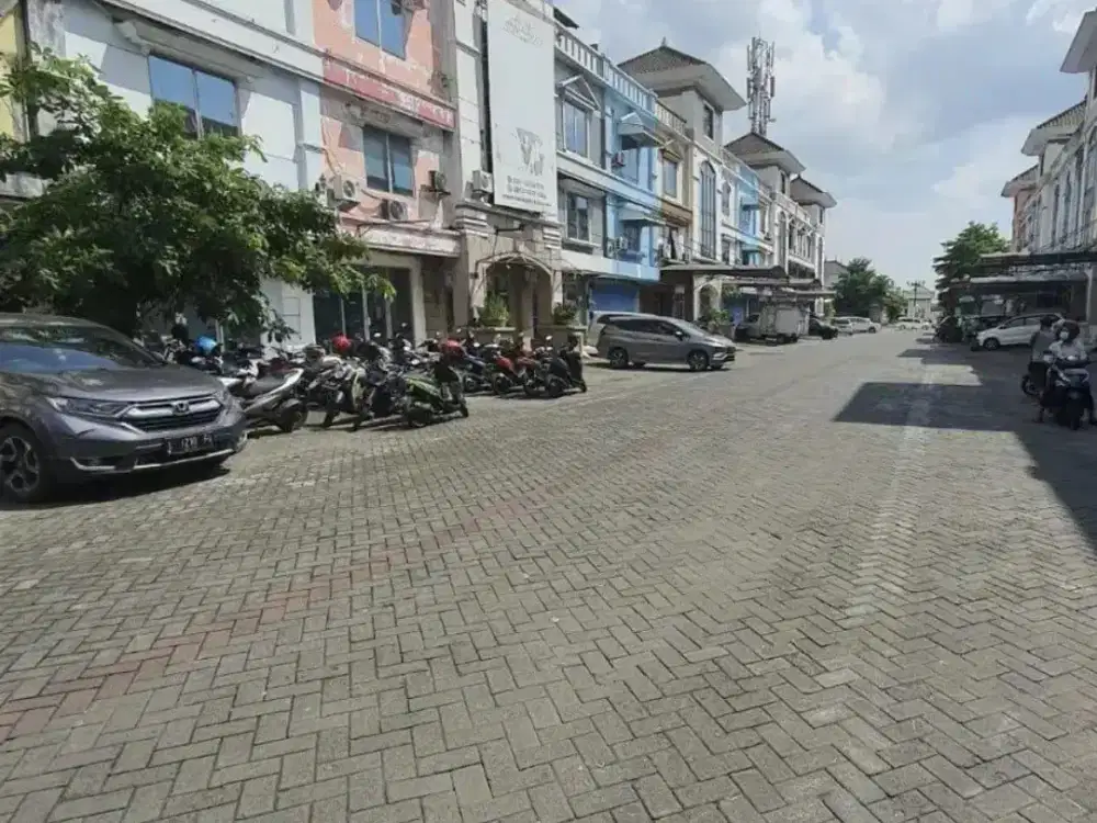Ruko Grand City Regency Rungkut Madya Strategis Banyak Parkir