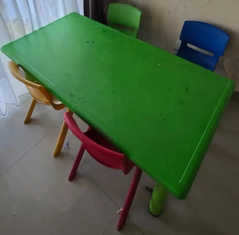 Meja belajar anak INFORMA