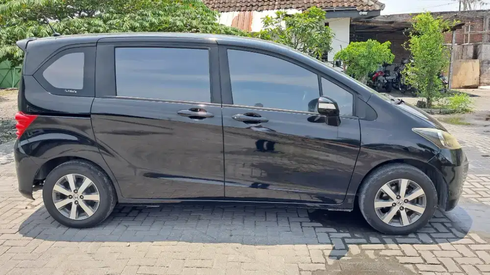 DIJUAL: HONDA FREED PSD (Tipe E) AT 2011/2012 (KONDISI ISTIMEWA)