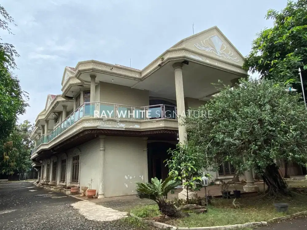 Rumah Tua Hitung Tanah Area Komersil Cocok Untuk Bisnis