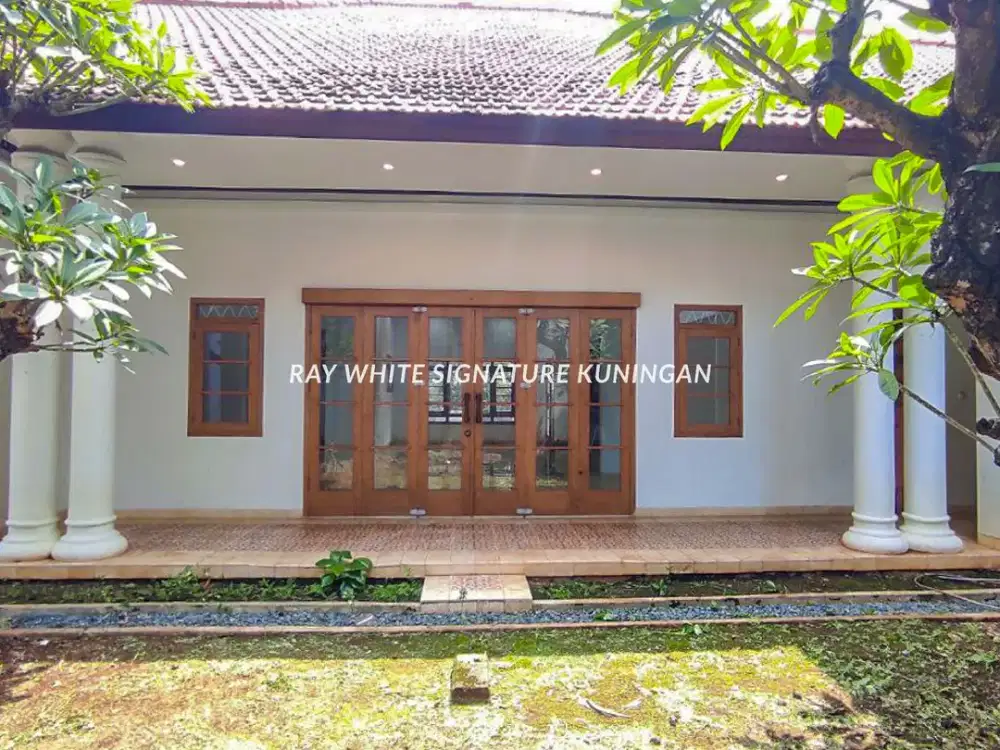 Dijual Rumah Lama Bangunan Terawat Lokasi Prime di Jl Wijaya
