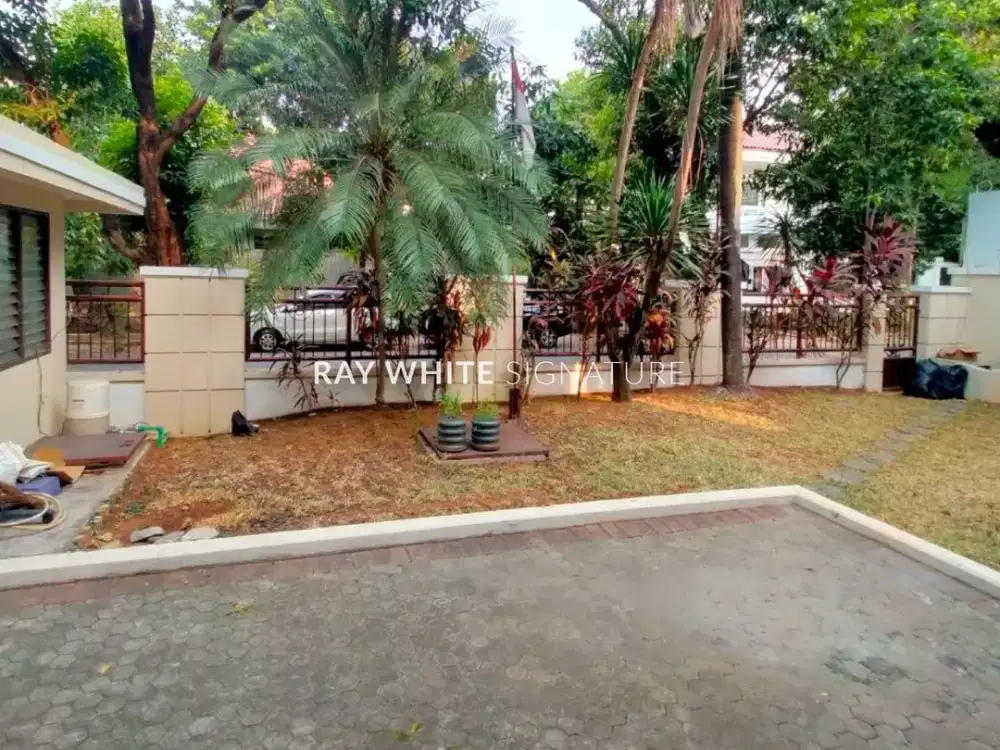 Dijual Rumah Mewah 2 Lantai ada Kolam Renang di Jl Wijaya