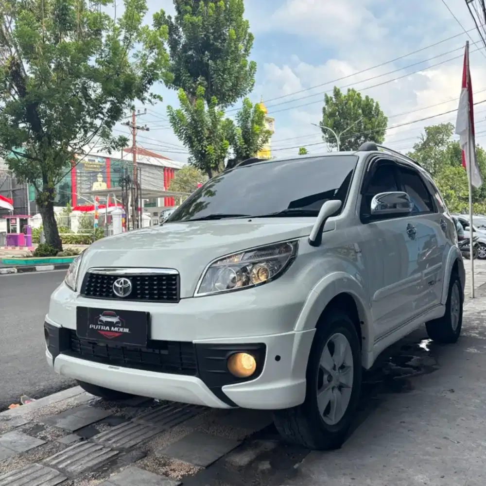 70.000km..! Toyota Rush S TRD Sportivo 7-seat 2014 Putih