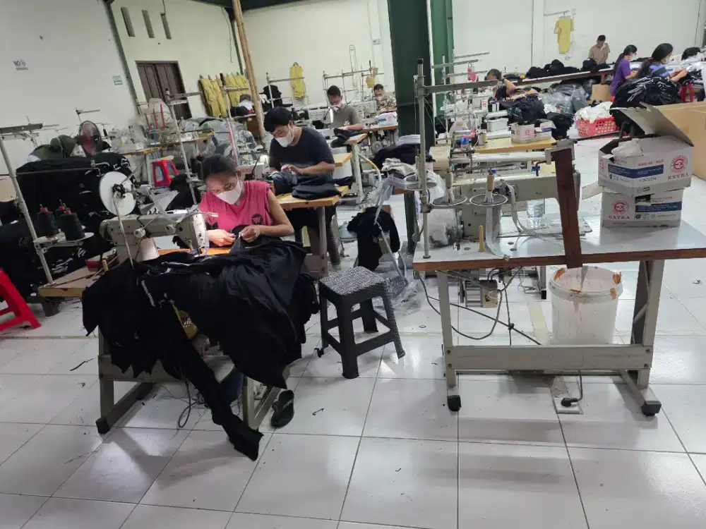 DI CARI TUKANG JAHIT KAOS & SETRIKA  & SERABUTAN