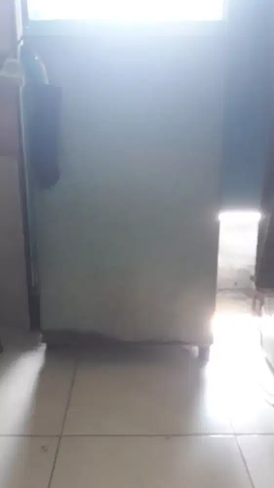 Kulkas 1 pintu  merk toshiba