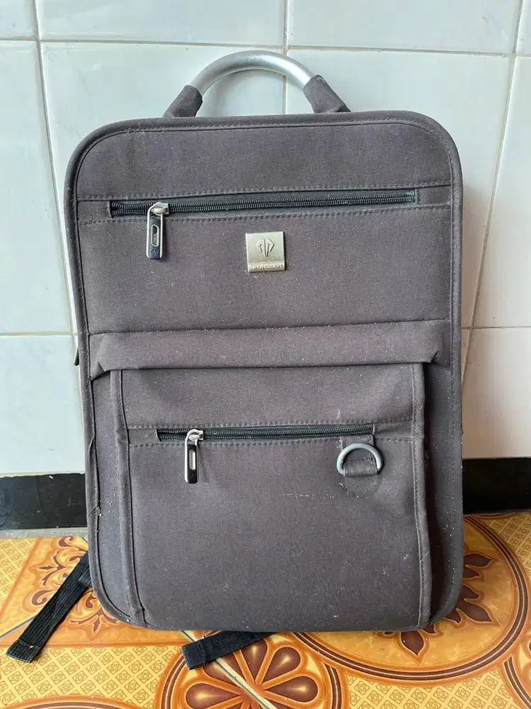 Tas laptop banyak ruang bahan tebal