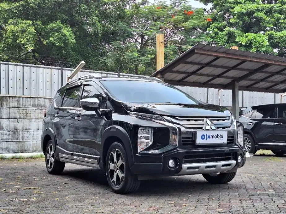KM Rendah - Mitsubishi Xpander 1.5 Cross Bensin-AT 2021